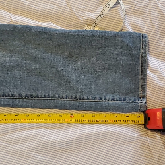 All jeans 2/$20🫦Levi's sz 32/30 slimming straight leg no flaws - Picture 9 of 12